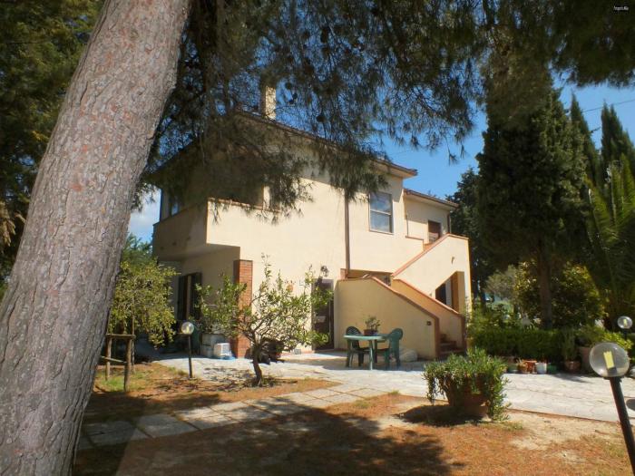 Agriturismo Mandriato Organic Farm in the Tuscan Hills