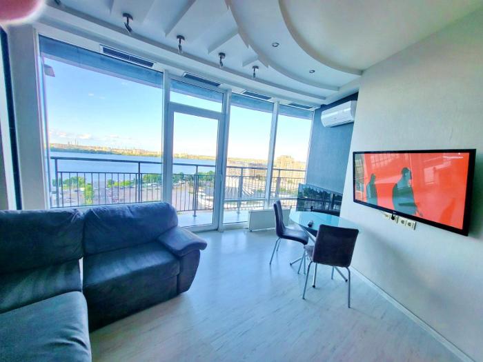 Семейные апартаменты в Мост Сити зал и 1 спальня, вид на реку, балкон Ванна