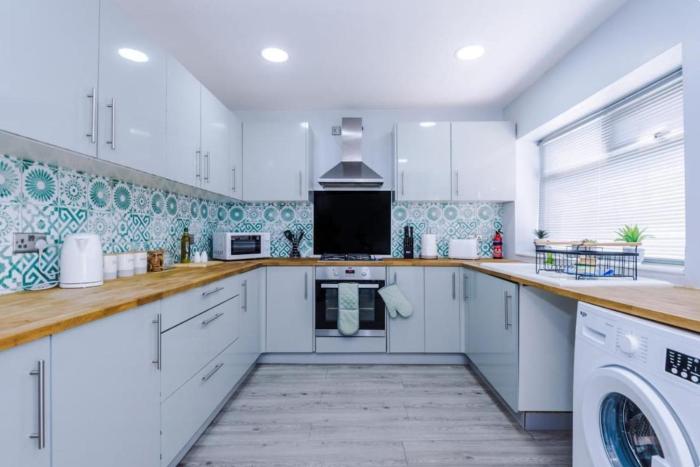 Stylish 3BR-Colourful-Sleeps 5