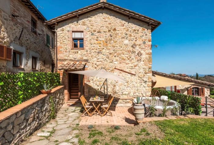 Private Tuscan Villa with Stunning Hill Views