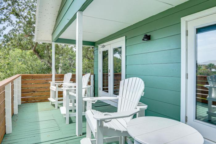 Walk to Ocean Unit with Deck in Fernandina Beach!