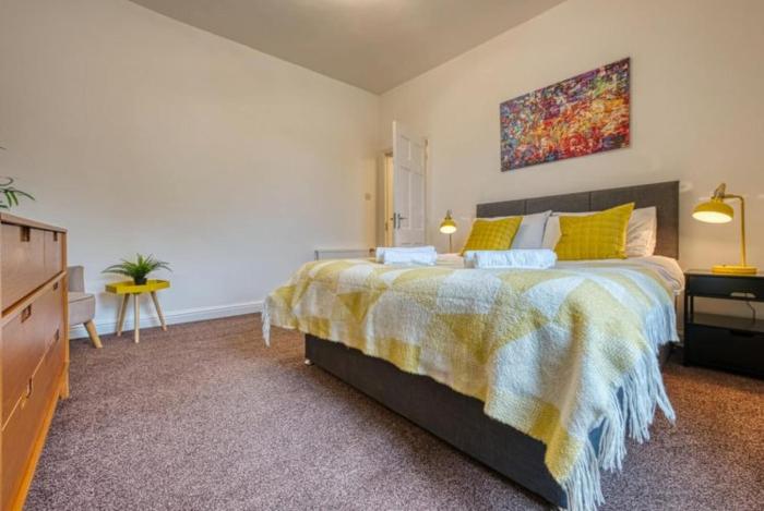 3 Bedroom Home - Ideal for Contractors, Health Care workers - Acocks Green