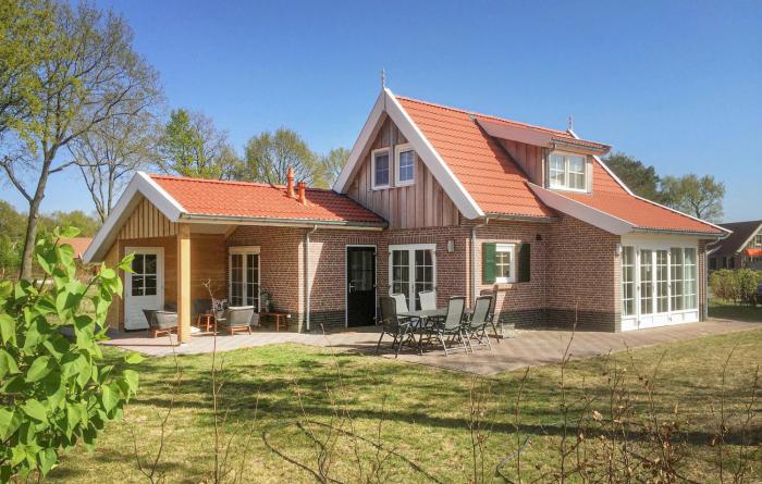 Beautiful Home In Hoge Hexel With Wifi