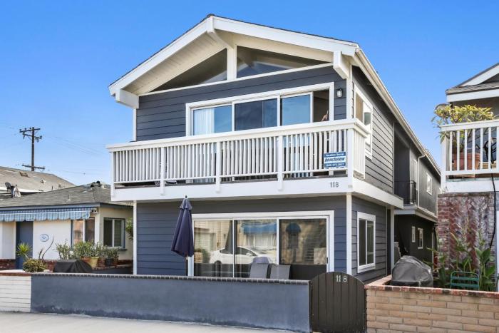 5Br Coastal Retreat W Ocean Views - Steps From Beach By Beachview Rentals