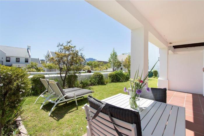 Winelands Golf Lodges 18