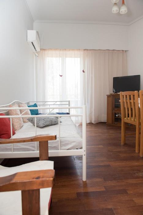 Minimal Flat in Historic Kerameikos by ΜΡS