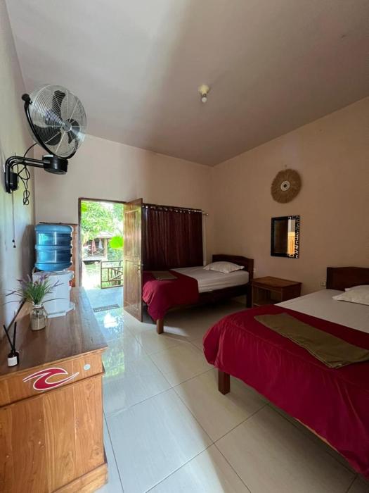 Vivians Lakey peak homestay