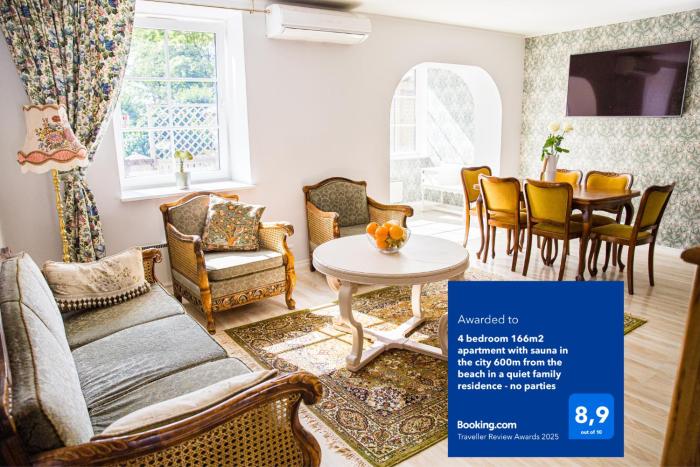 4 bedroom 166m2 apartment with sauna in the city 600m from the beach in a quiet family residence