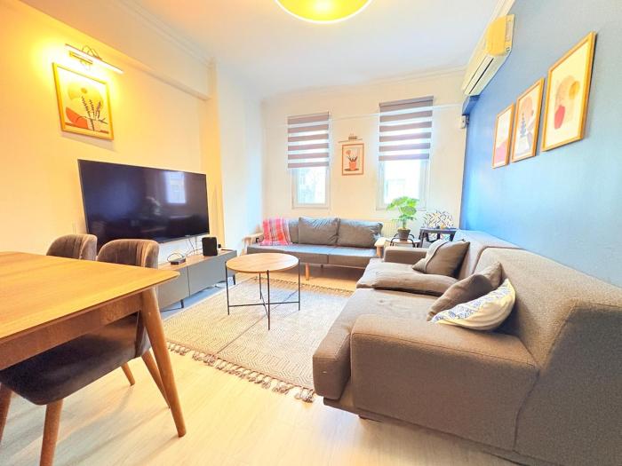 Modern Designer Flat in Cihangir, 2BA, 5Beds, AC, Lift