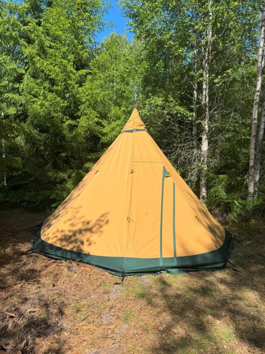 Natur pur im Tipi -Dein Rückzugsort in Schwedens Wildnis