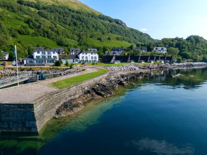 Holly Tree Hotel, Swimming Pool & Hot Tub