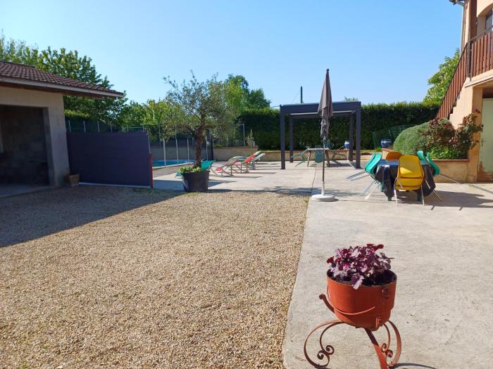 Villa avec piscine au calme à la campagne