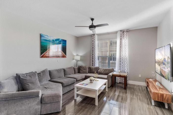 4804 Stylish 4BR Townhouse at Vista Cay 307