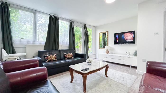 Modern 3-Bed, 3-Bath Maida Vale Flat with Private Garden near Little Venice, St Johns Wood, Regents Park, Paddington