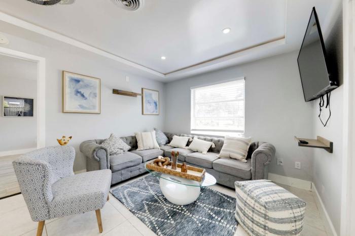 Patio and Heated Swim Spa Access Home in Hollywood