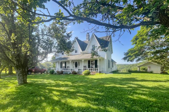 Near Blue Ridge Parkway Galax Home with Mtn Views!