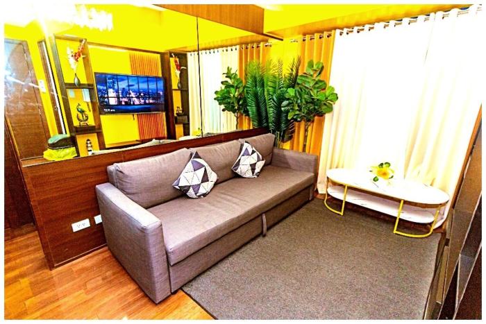 2 Bedroom Green Yellow luxury 5549 Makati 300Mb swim