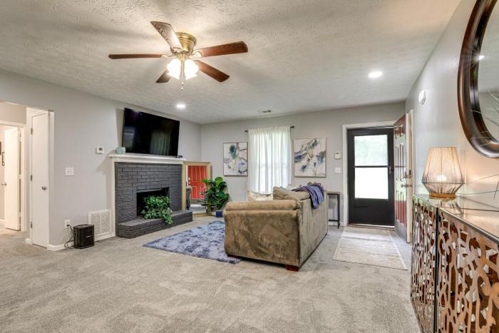 Ping-Pong and Pool Table Peaceful Stonecrest Escape