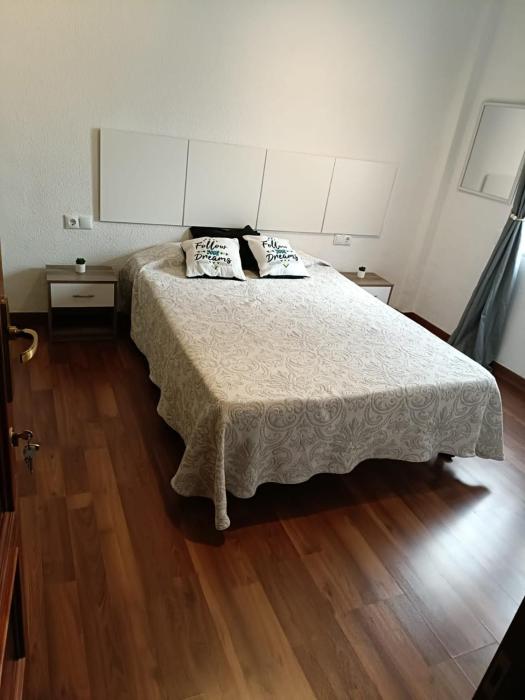 alojamiento auditorio habitación con baño privado