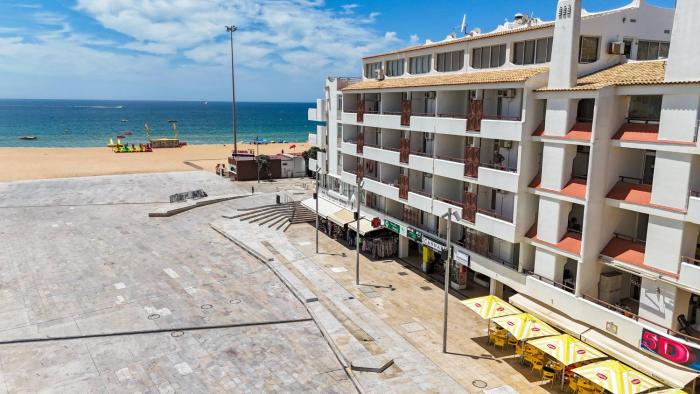 Downtown Apartment - BE by HelloVacations