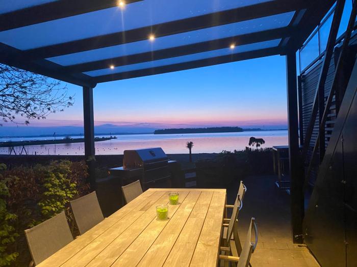 BEACH VILLA in erster Reihe - direkter Strandzugang - eingezäunter Garten - Dachterrasse - 2 Gartenterrassen - Terrassendach - Grill mit Plancha - XXL Meerblick - Bar - SONOS Soundanlage - Pool Whirlpool - kinderfreundlich - Hunde willkommen