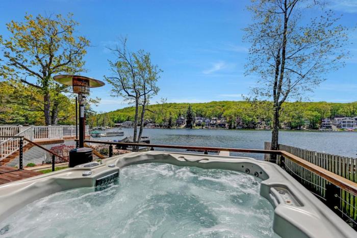 Lakefront home with kayaks fire pit hot tub and walk to restaurants and bars