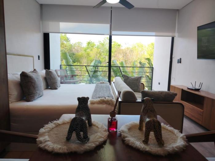 Enmedio de la zona hotelera y el centro