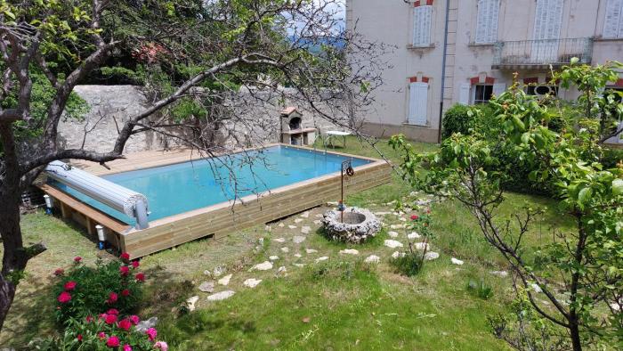 Appartement dans MAISON de caractère avec jardin et piscine