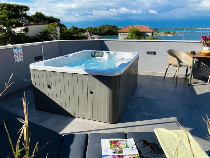 Dalmatia Nin Apartment with Private Jacuzzi