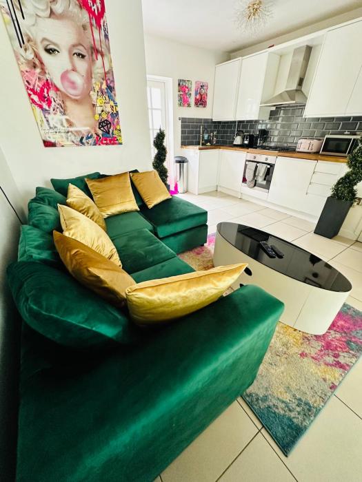 PopHaus Glam Pad - Central Brighton by the Station