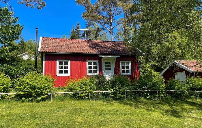 1 Bedroom Lovely Home In Äspered