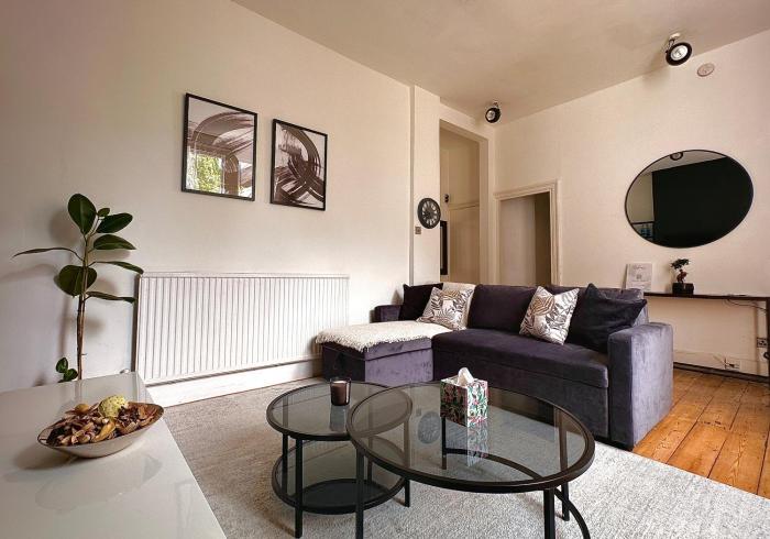 Fulham Tranquil 2BD King Bed Home with Parking & Gdn