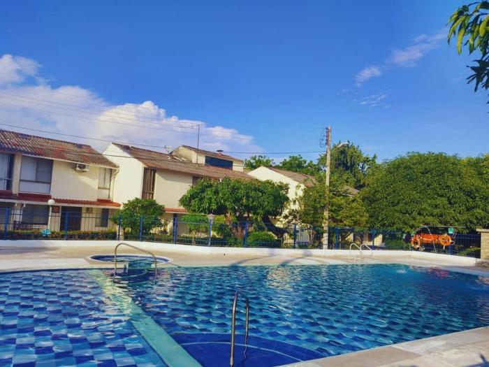 Alojamiento con piscina en Girardot