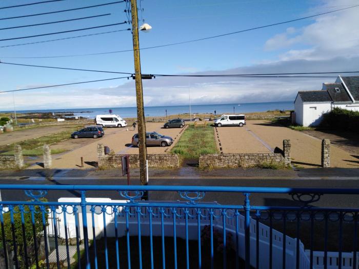 Appartement au 1er étage avec terrasse - 2 chambres, 4 personnes, parking face à la mer - FR-1-843-36