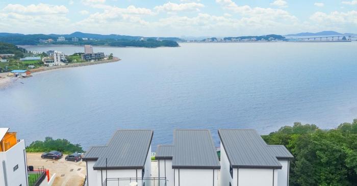 Ongjin Guardians Pool Villa