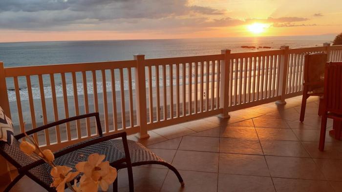 The Palms Jaco 1001 penthouse on the beach