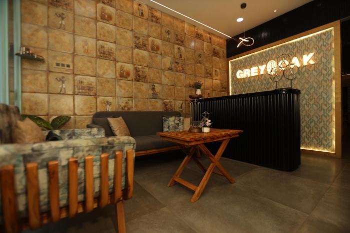 Grey Oak Hotel