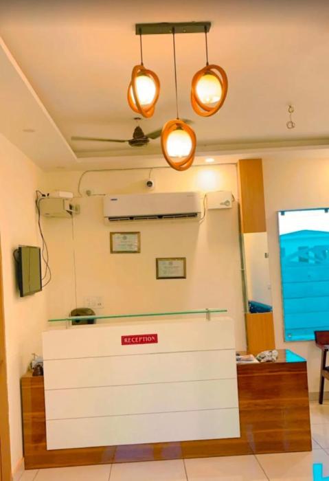 Lee corbett Resort A Unit of The Corbett Royal King