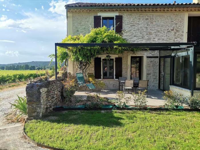 Ecrin au milieu des vignes