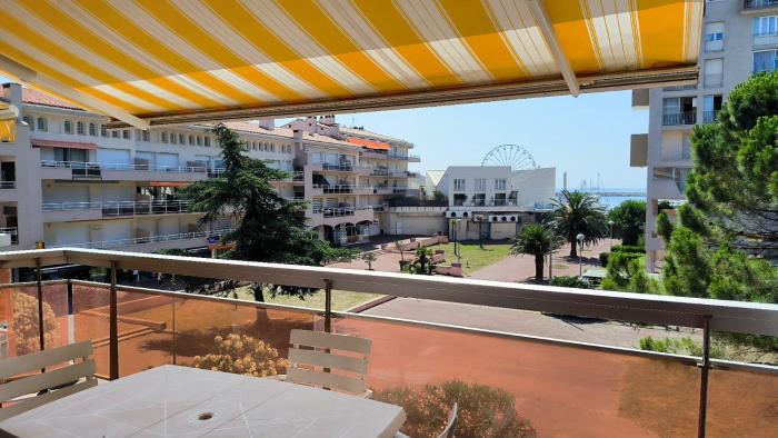 Terrasse XXL pour cet appart au port de St Cyprien