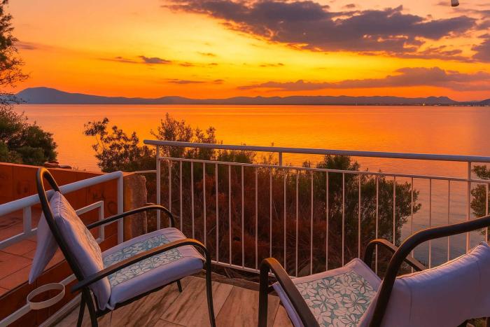 Endless Blue Seafront Retreat - Mikra Mantineia