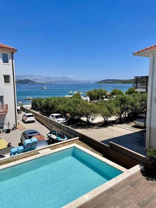 Sea Slatine I - Modern apartment with pool - 30 meters from the beach