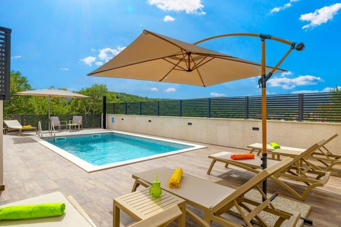 Villa Betelgeuse Supernova