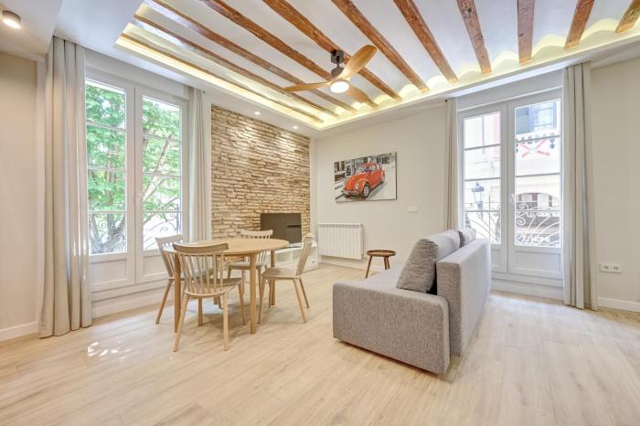 Apartamentos Esquina plaza del Mercado by Clabao