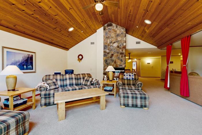 Fountain View Between Holes 1 & 2