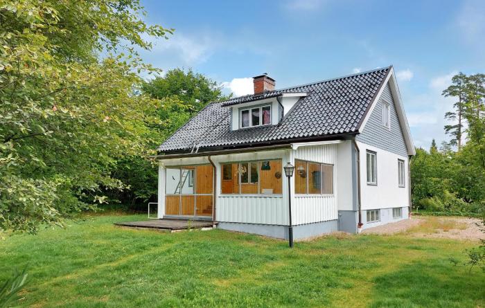 Cozy Home In Vittsjö With Wifi