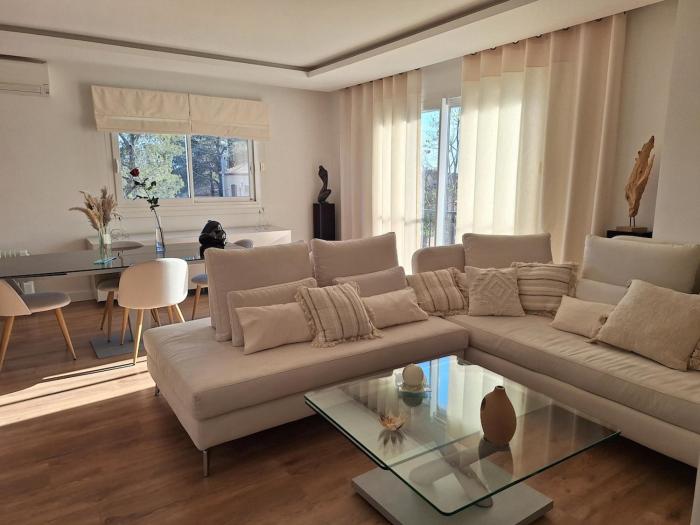 VILLA ETAGE PROCHE BORD DE MER QUARTIER Boulouris