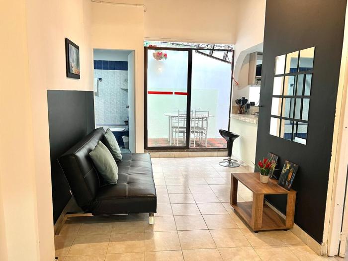 Casa Tradicional Remodelada en Envigado con Patio