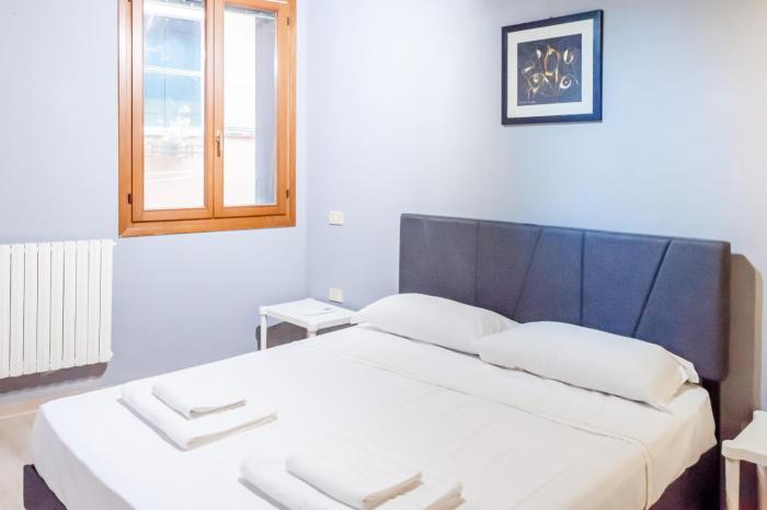 room with private bathroom Stella 2