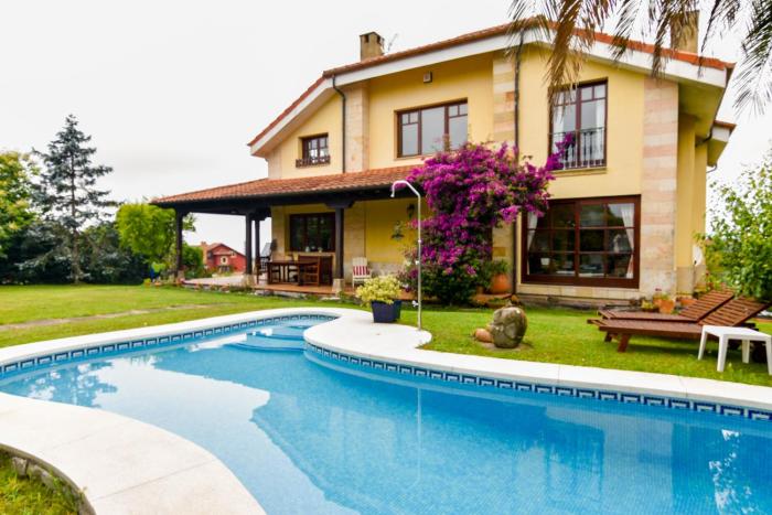 Espectacular villa con piscina